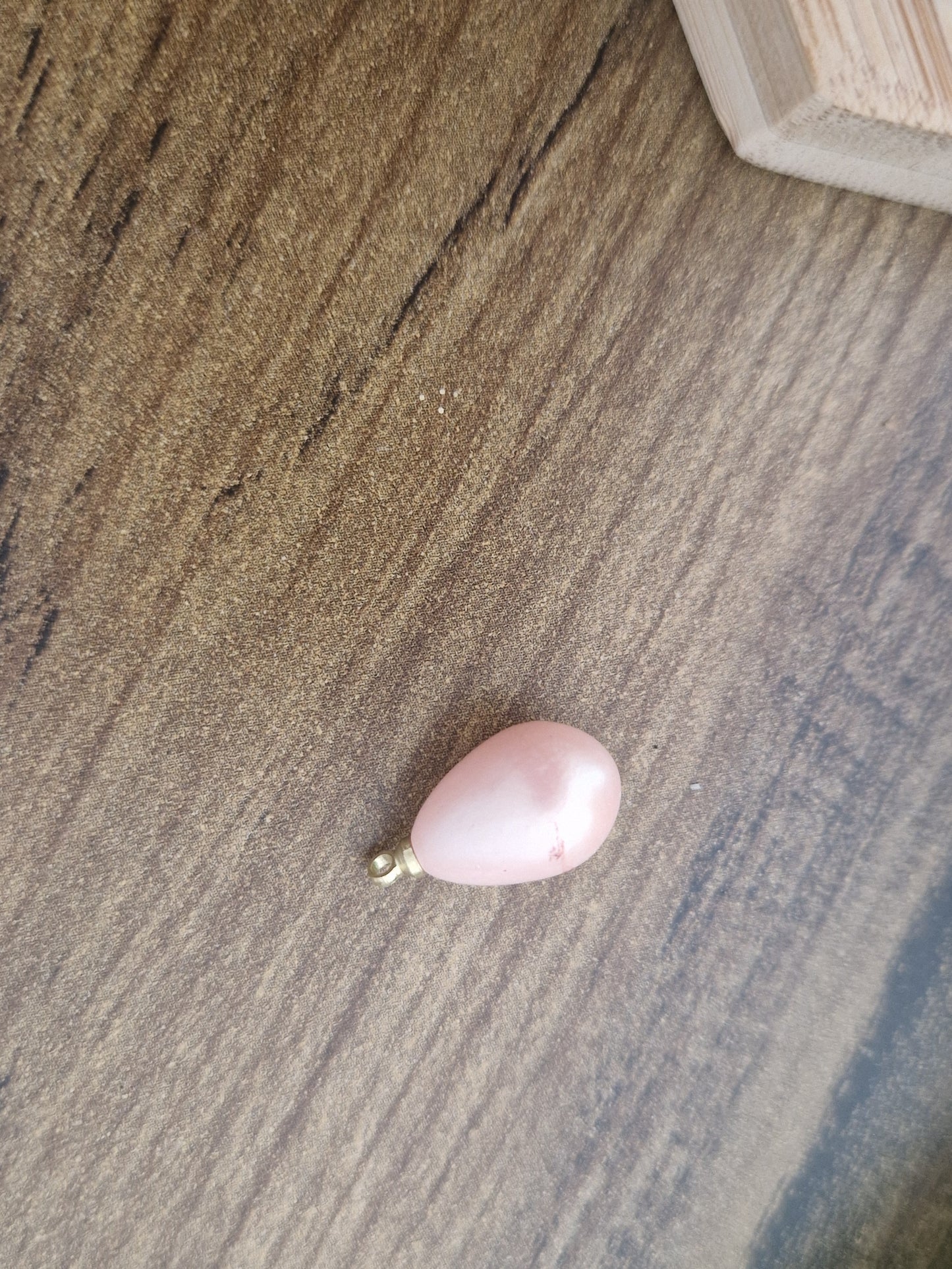 Pearly effect oval charm