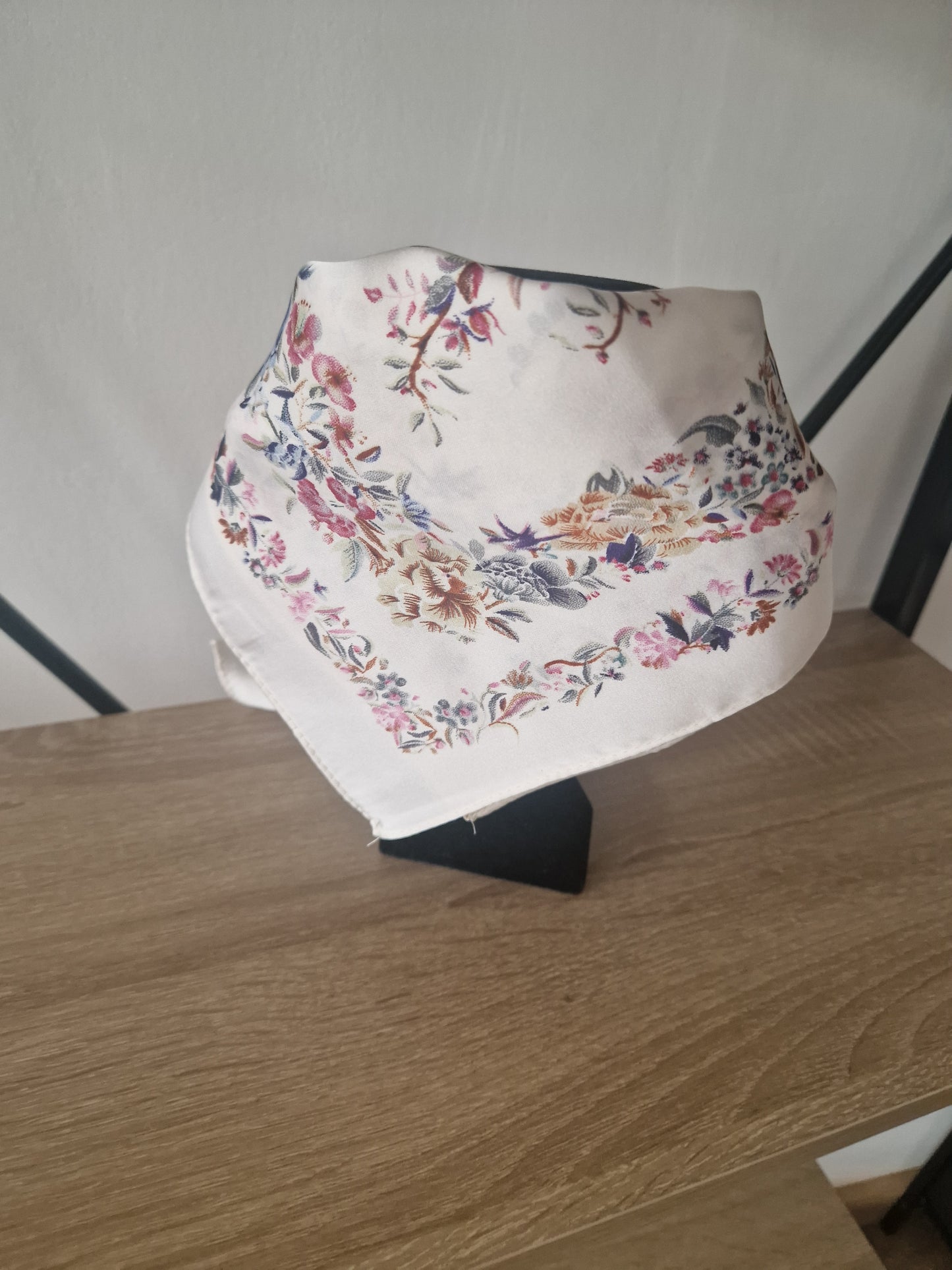 Square scarf