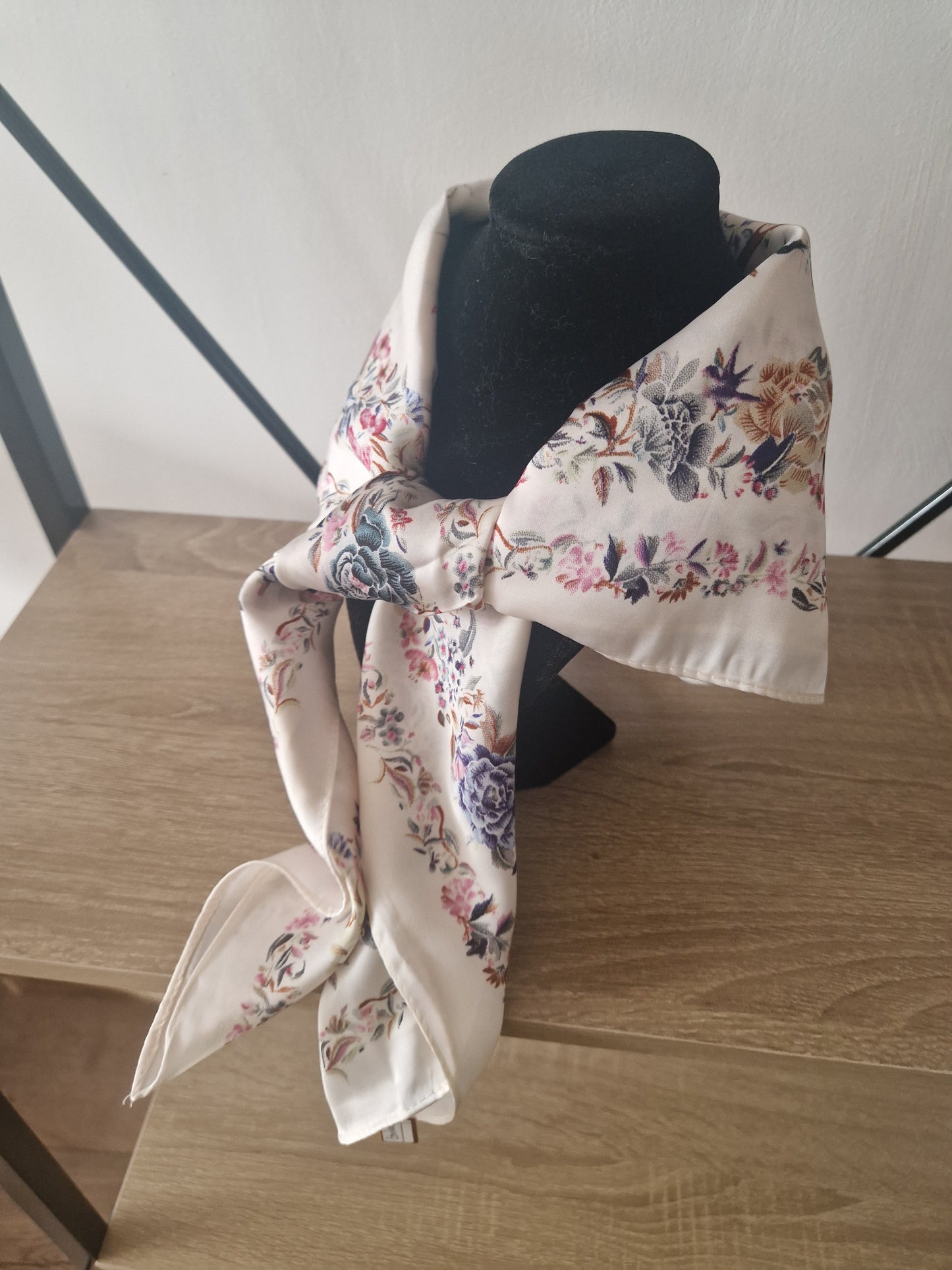 Square scarf