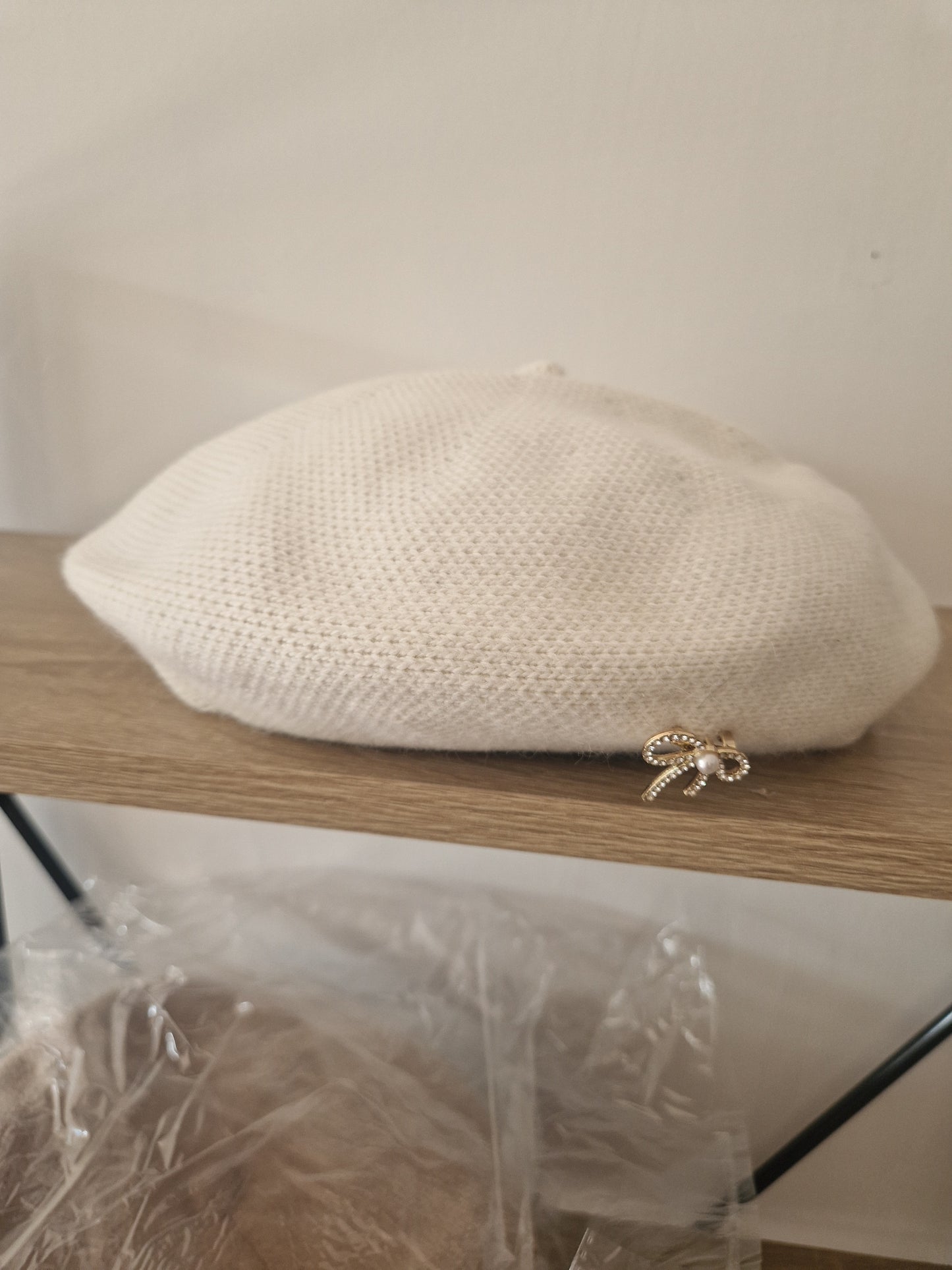 Knotted beret