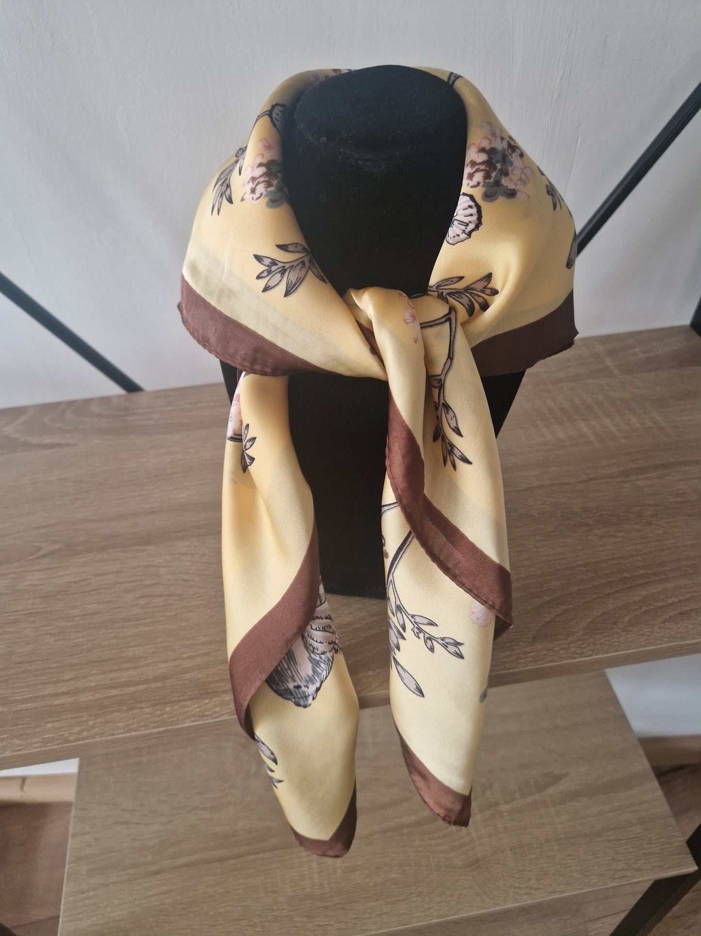 Square scarf