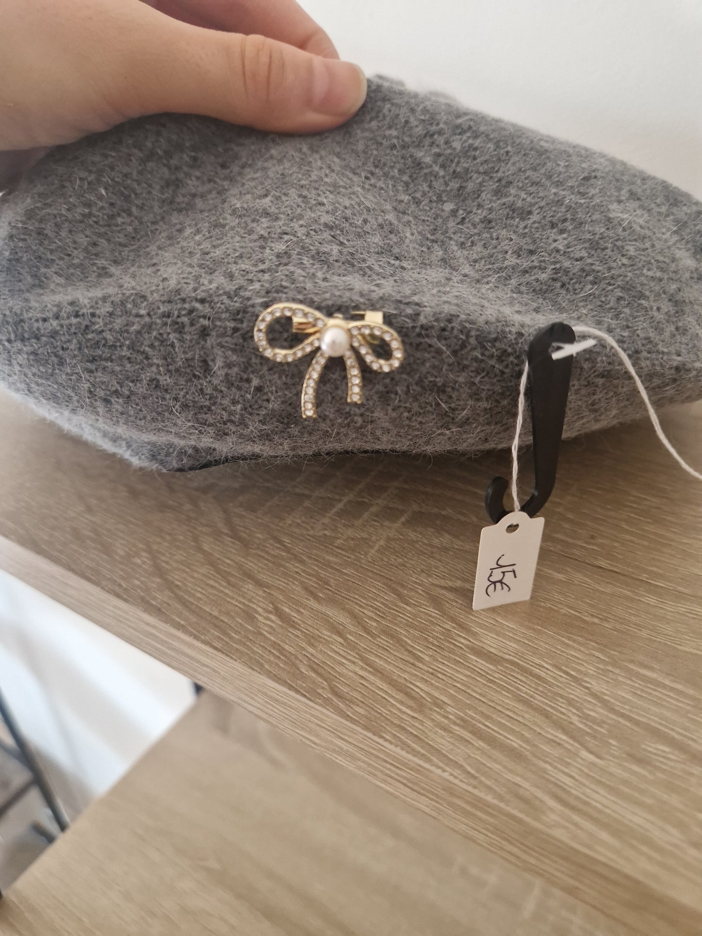 Knotted beret