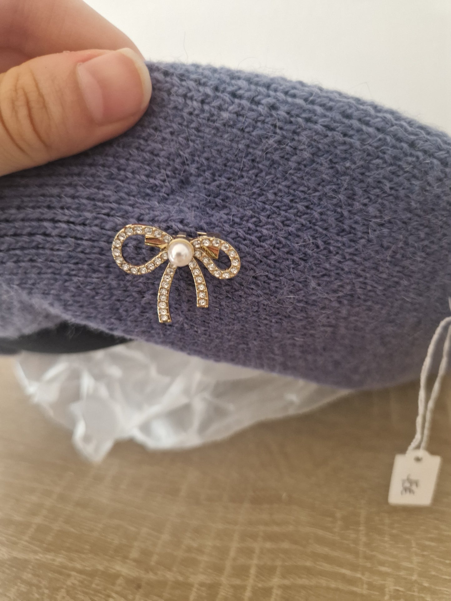 Knotted beret