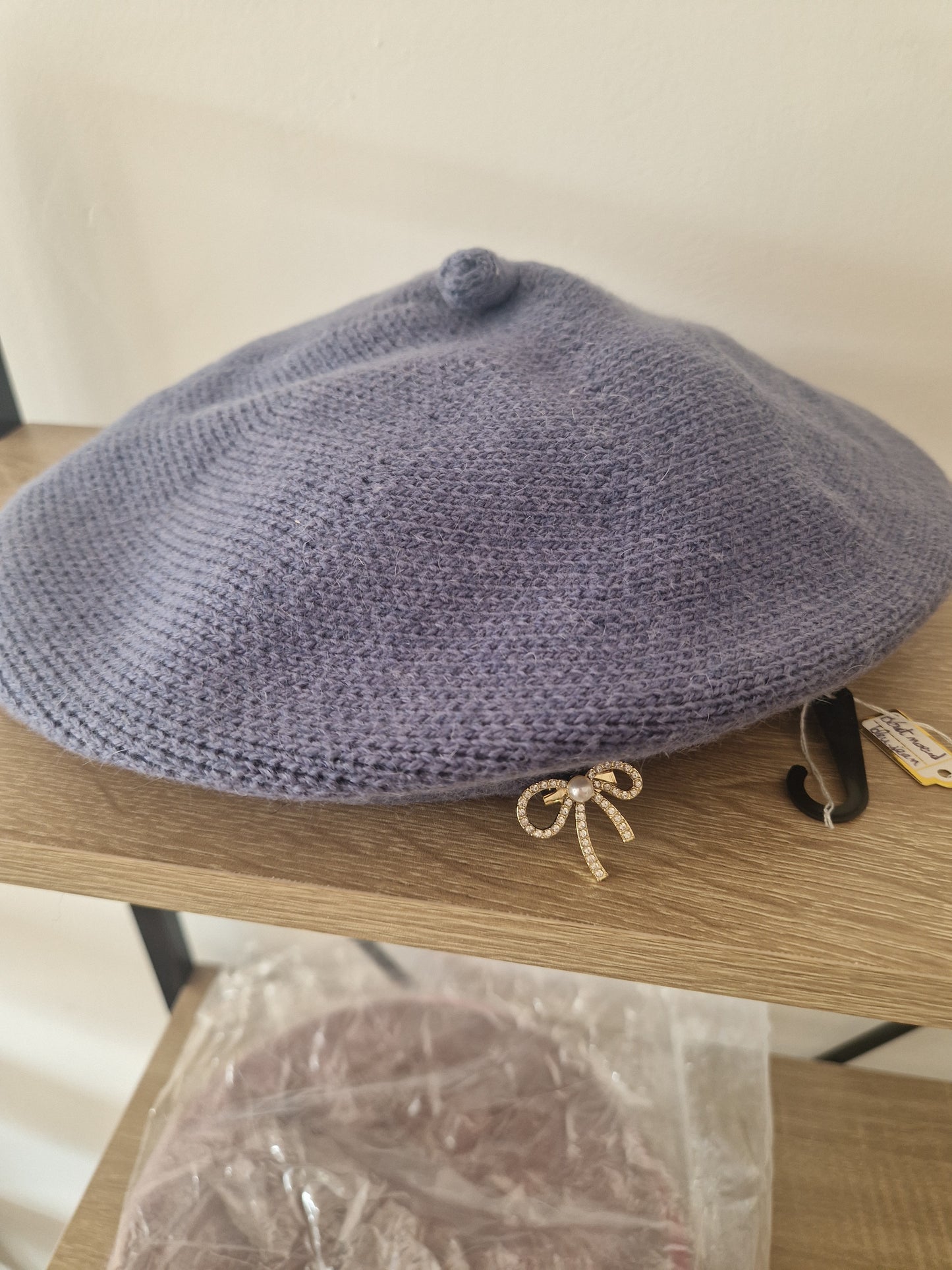 Knotted beret