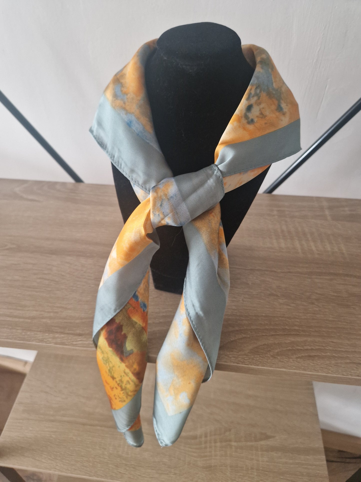 Square scarf