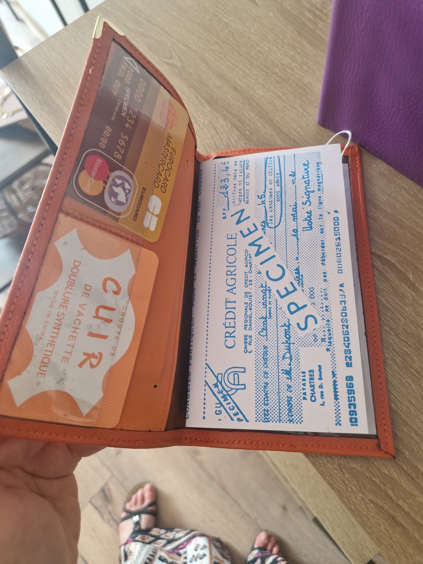 Medium checkbook holder
