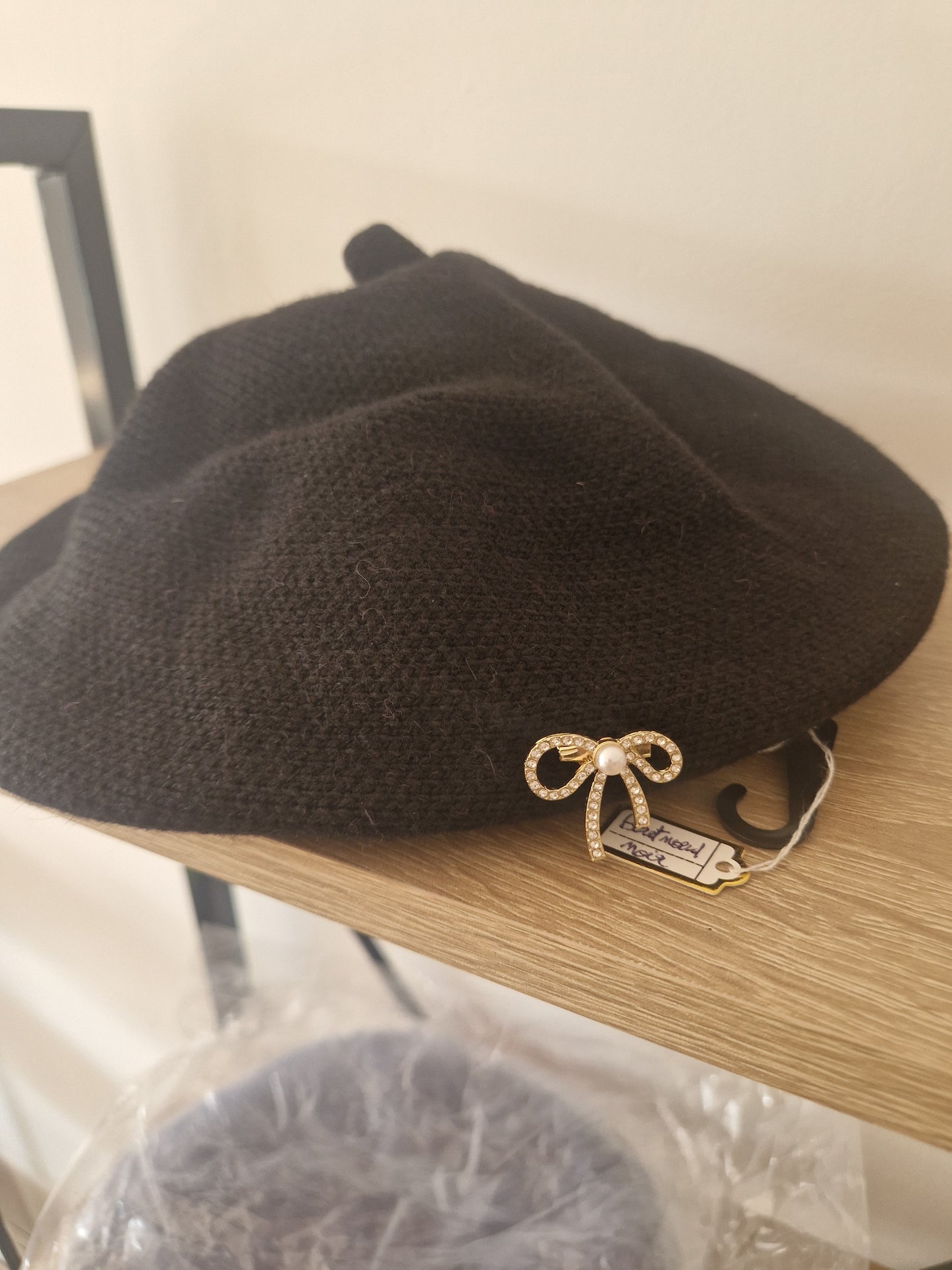 Knotted beret