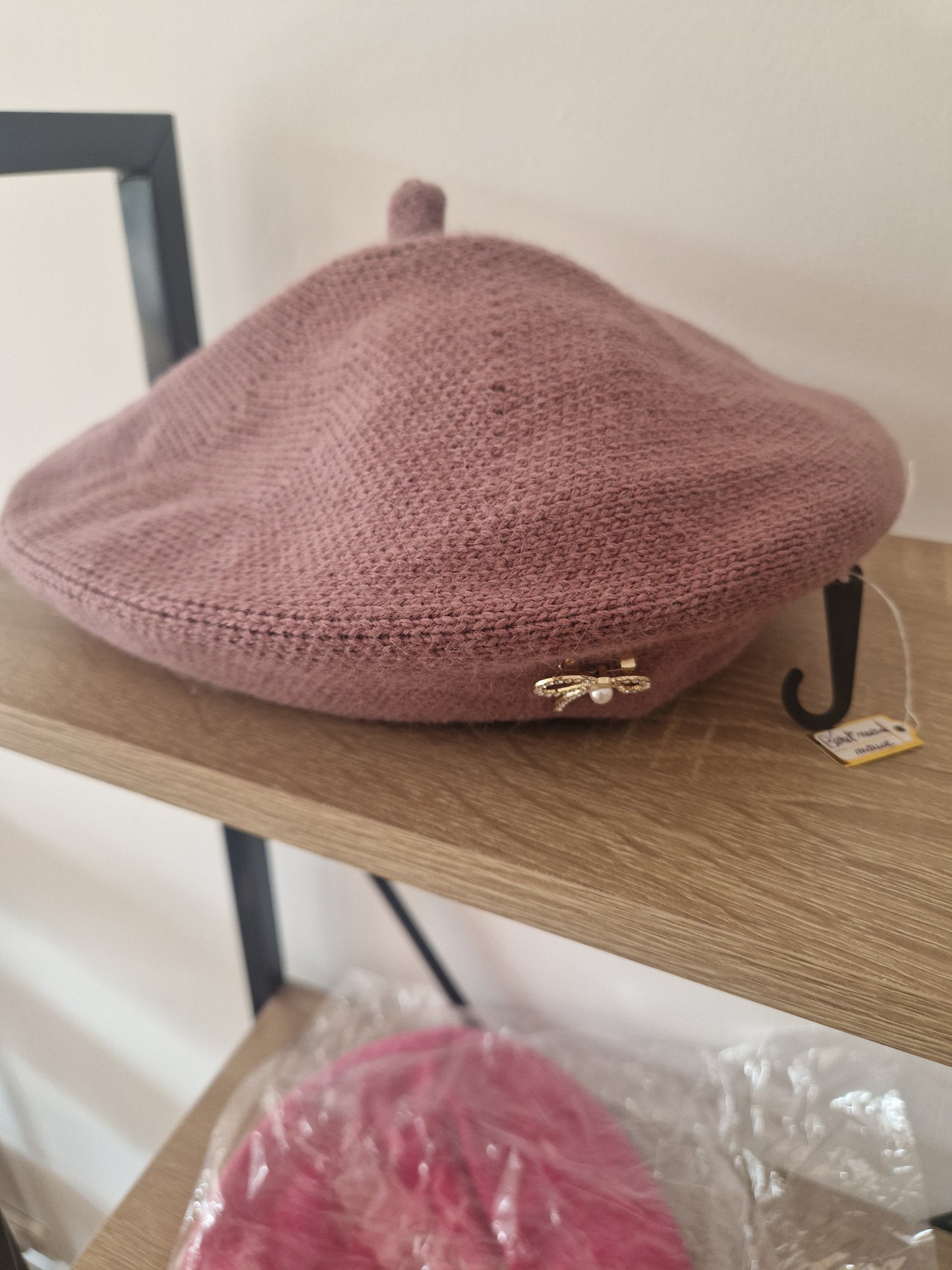 Knotted beret