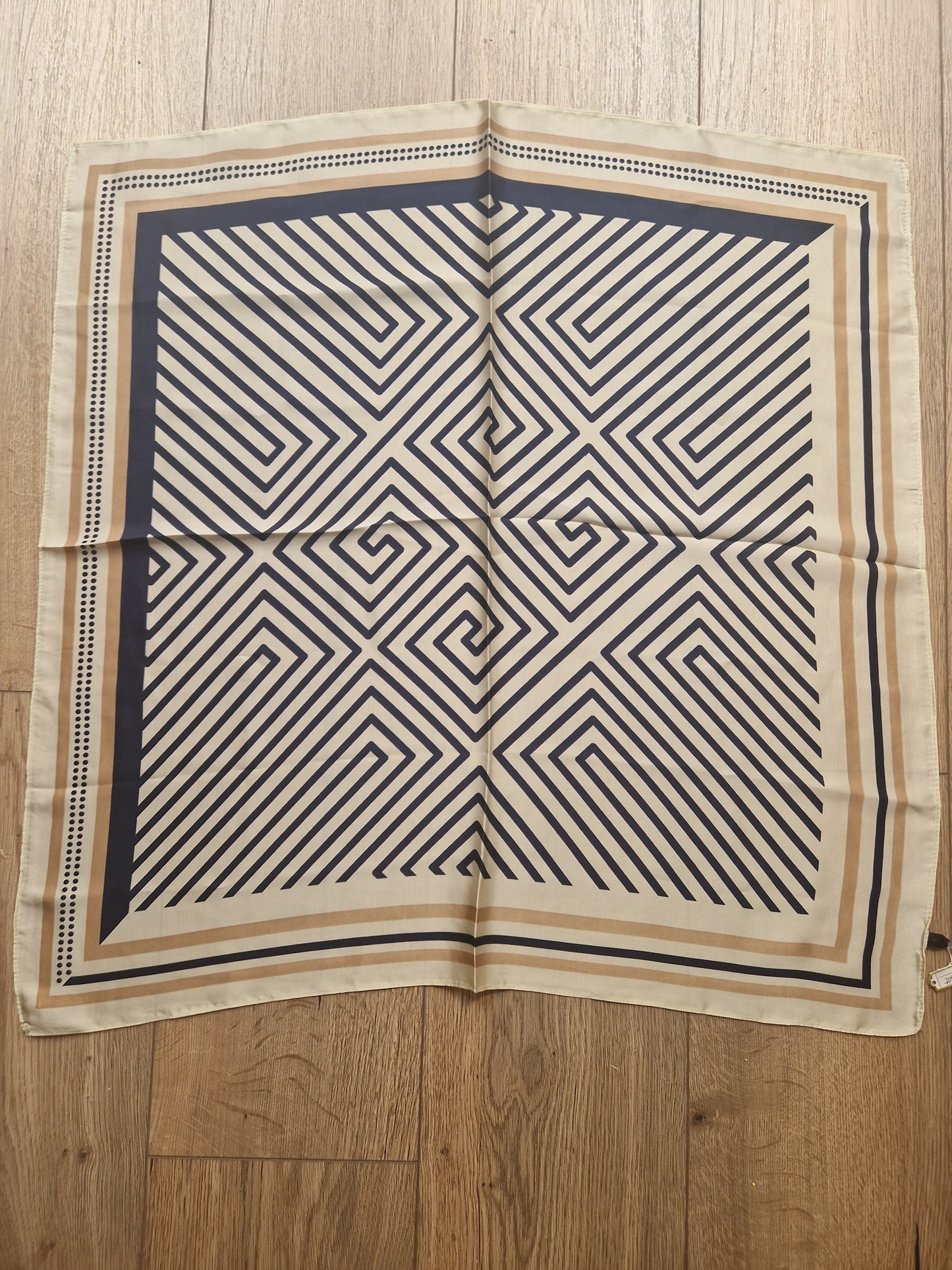 Square scarf