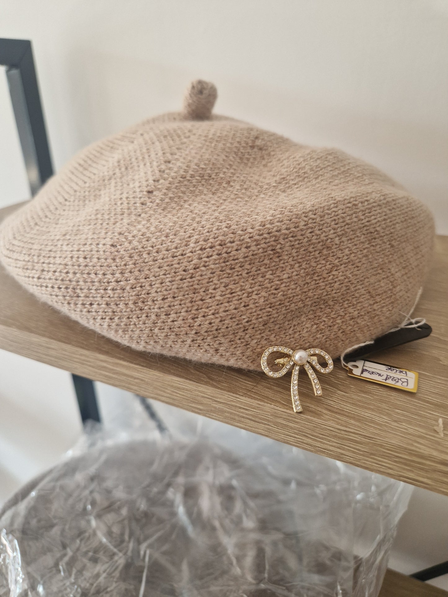 Knotted beret