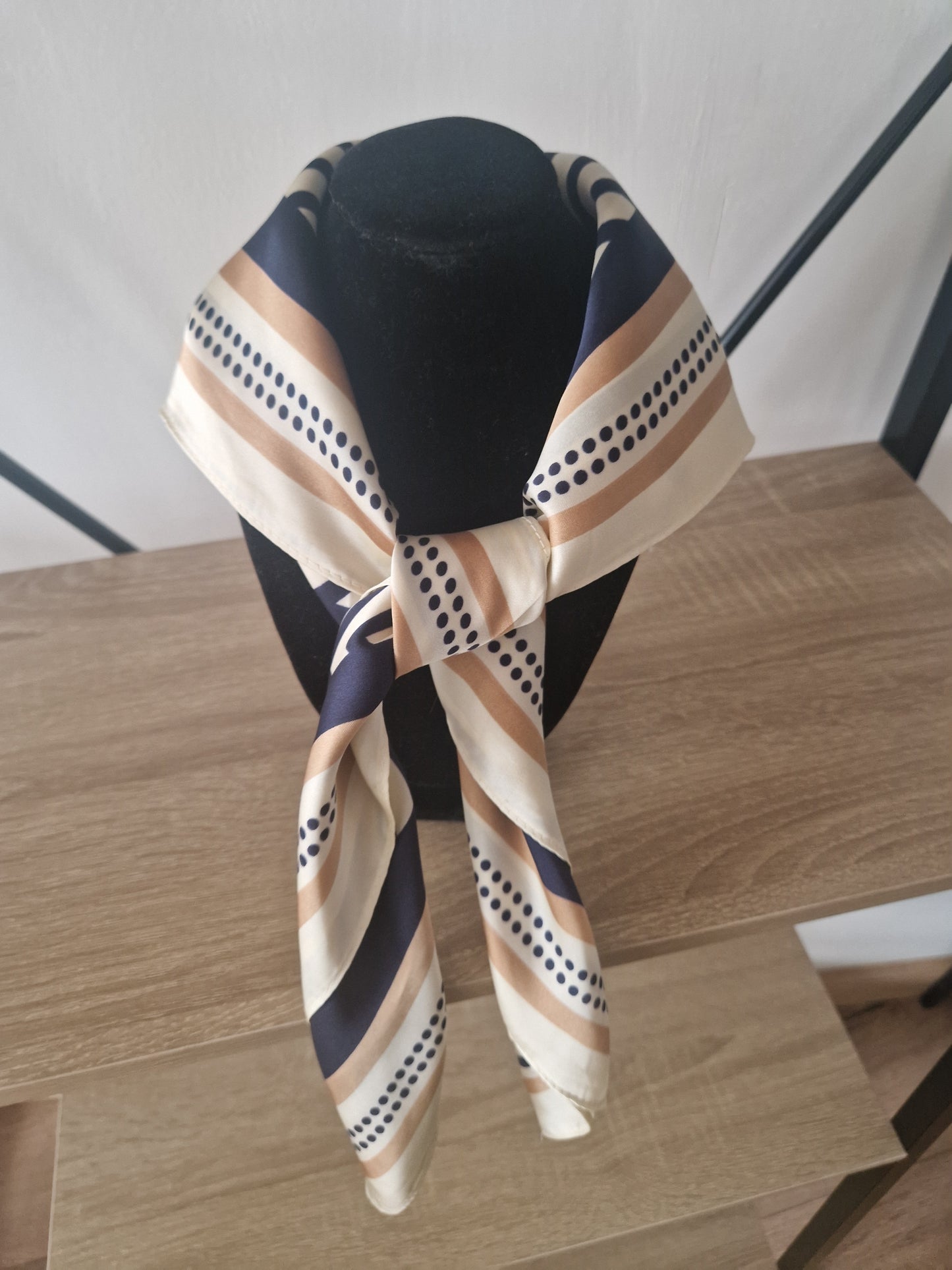 Square scarf