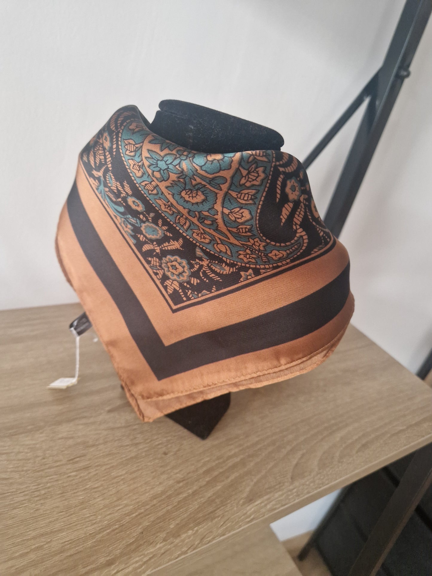 Square scarf