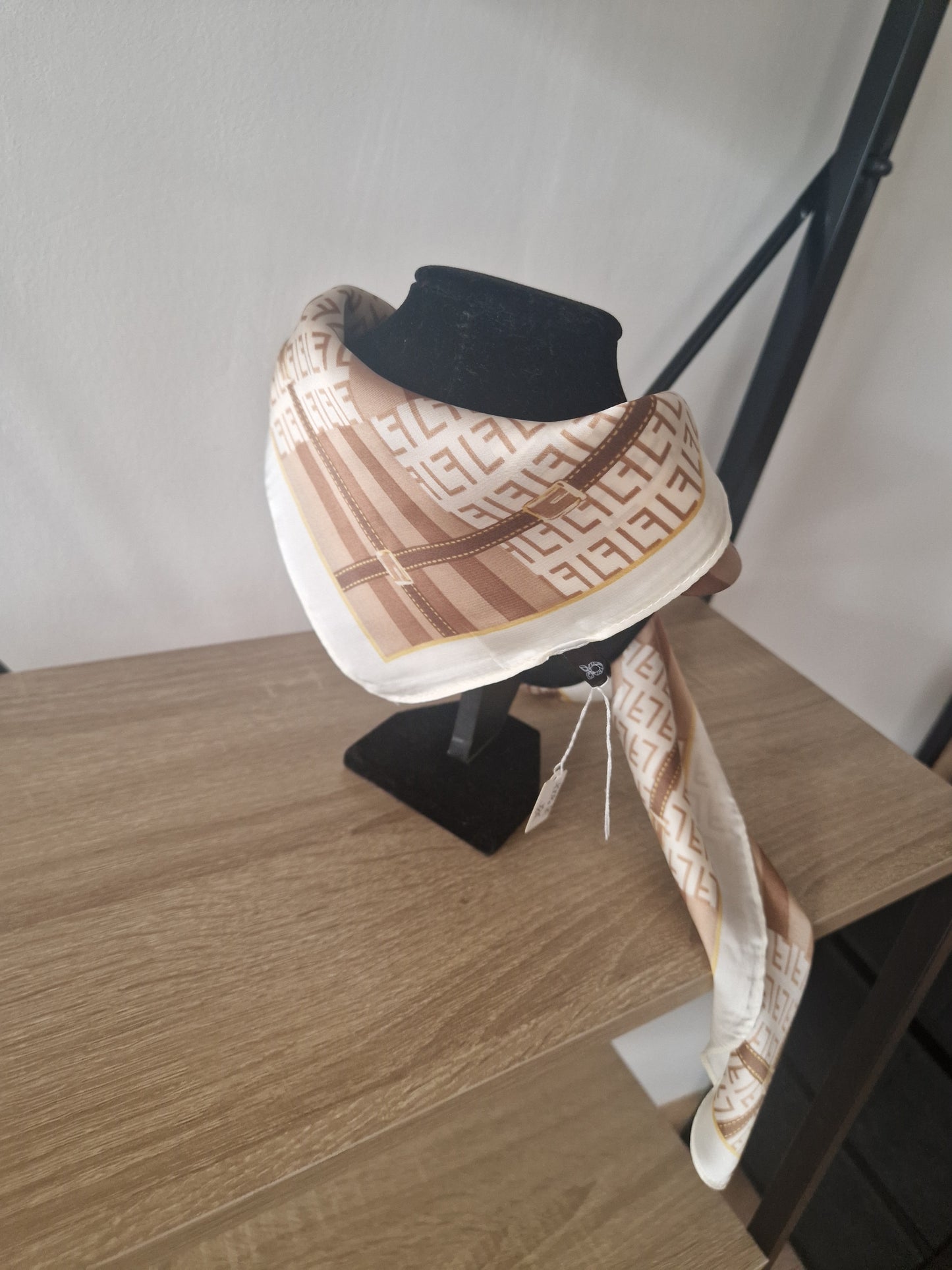 Square scarf