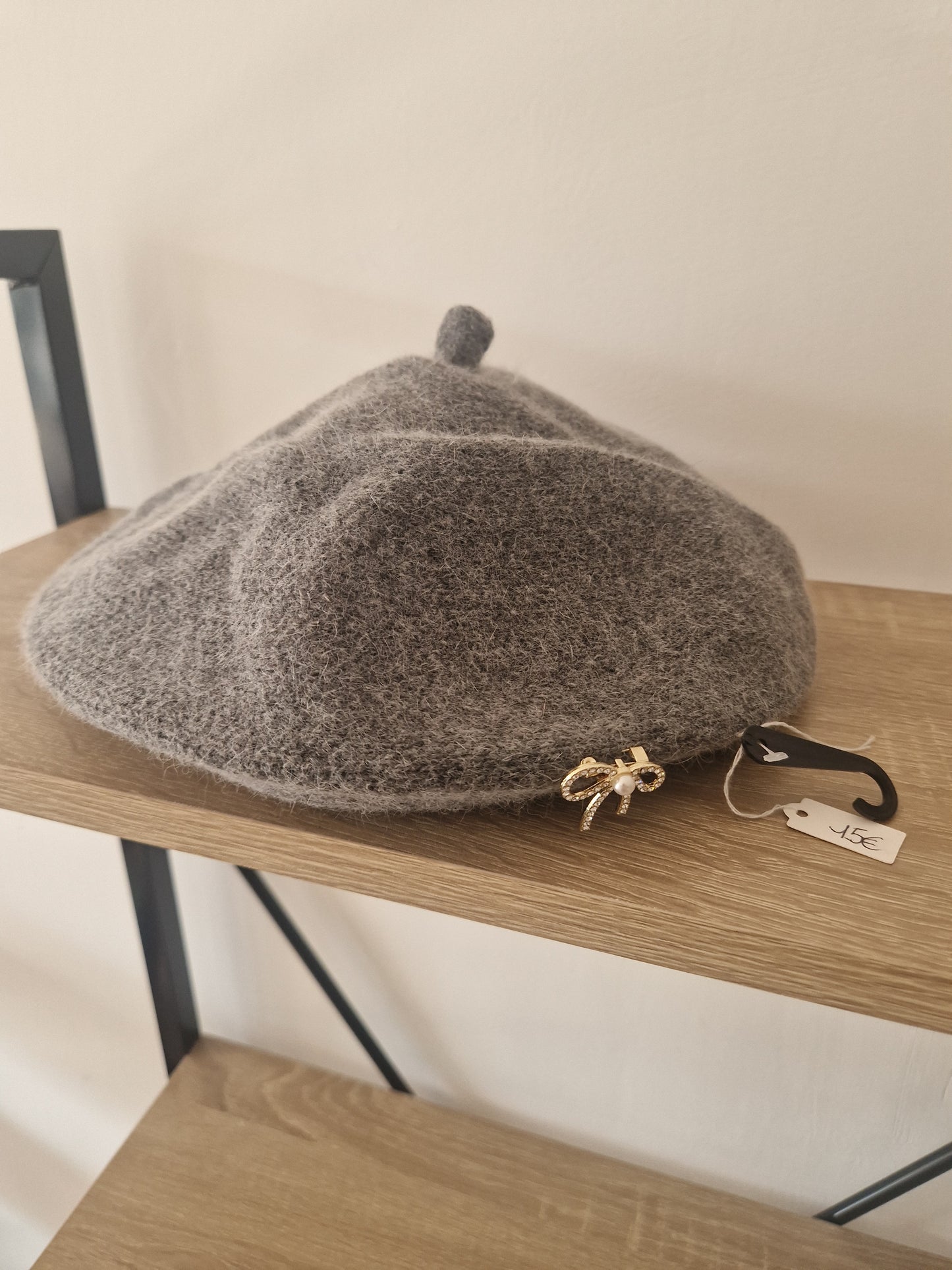 Knotted beret