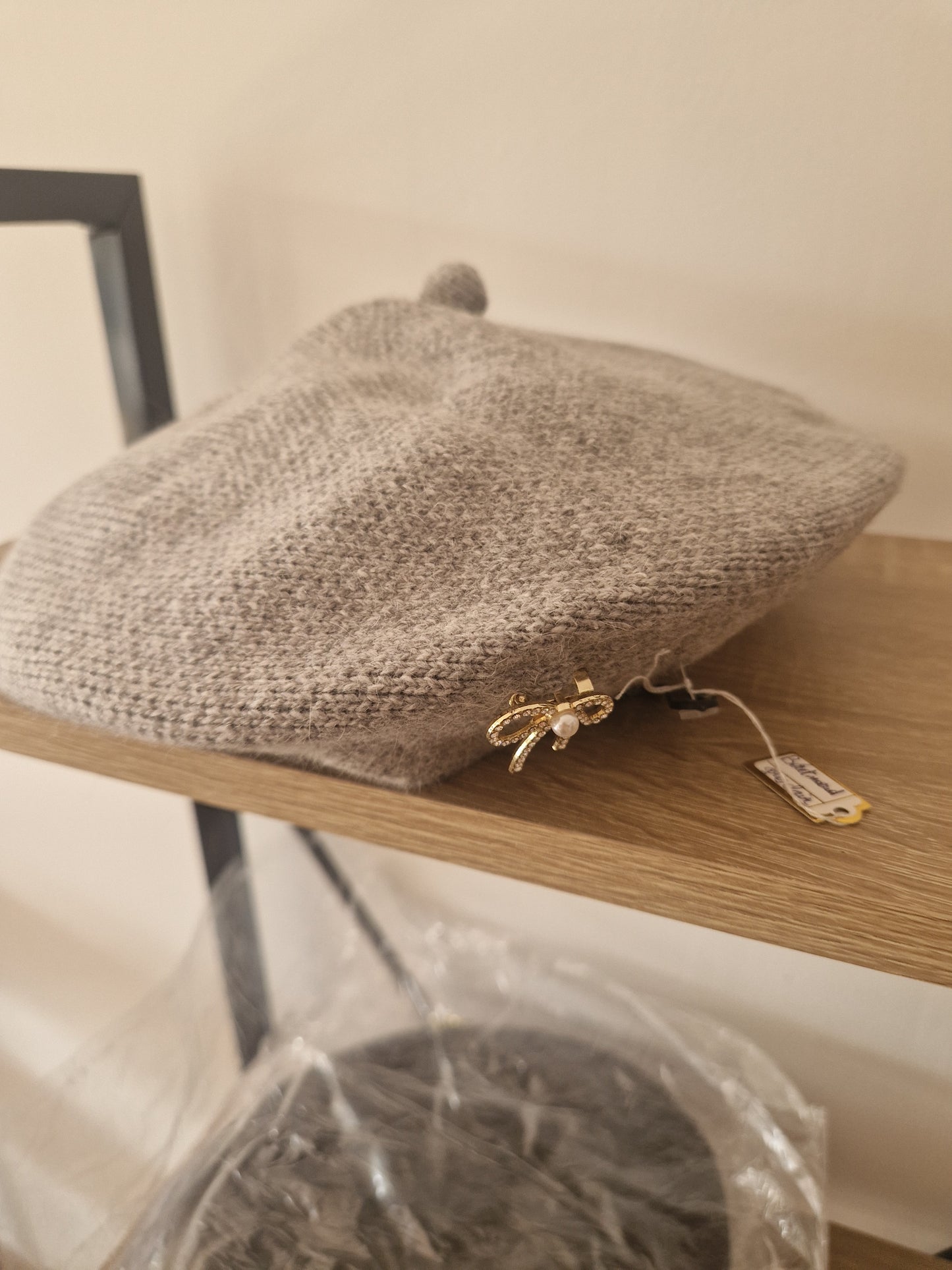 Knotted beret