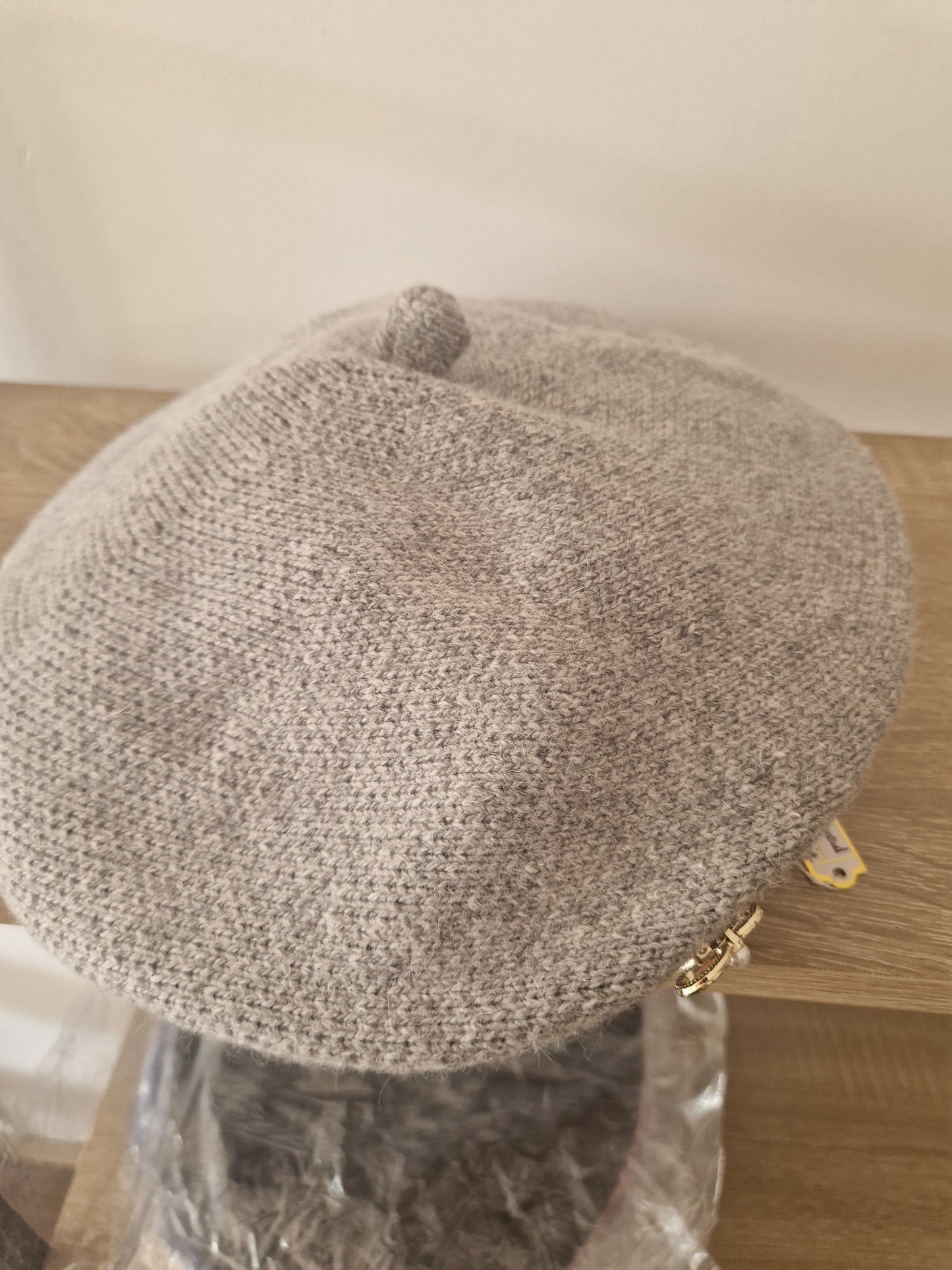 Knotted beret