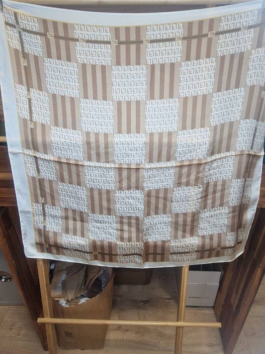 Square scarf