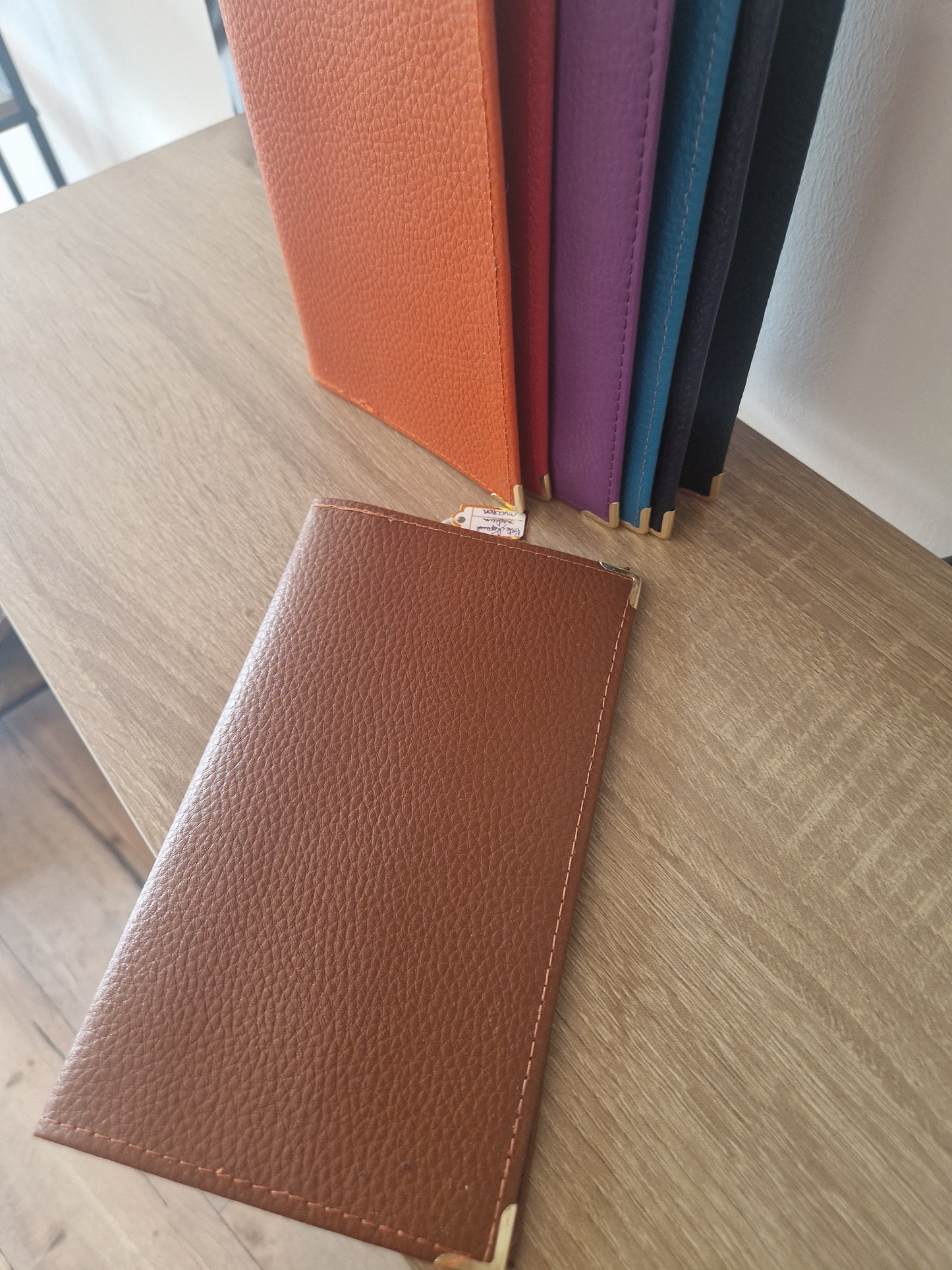 Medium checkbook holder