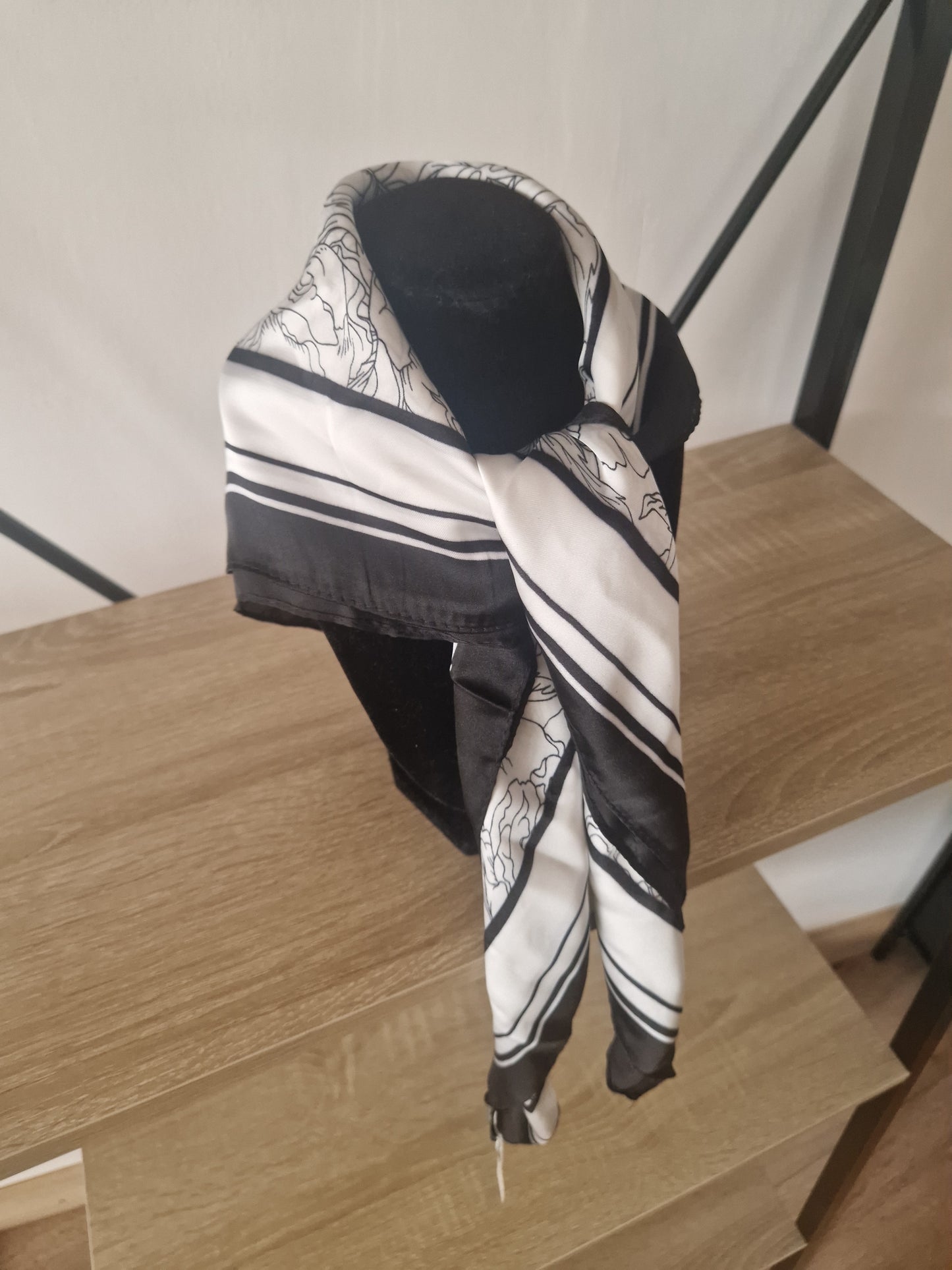 Square scarf