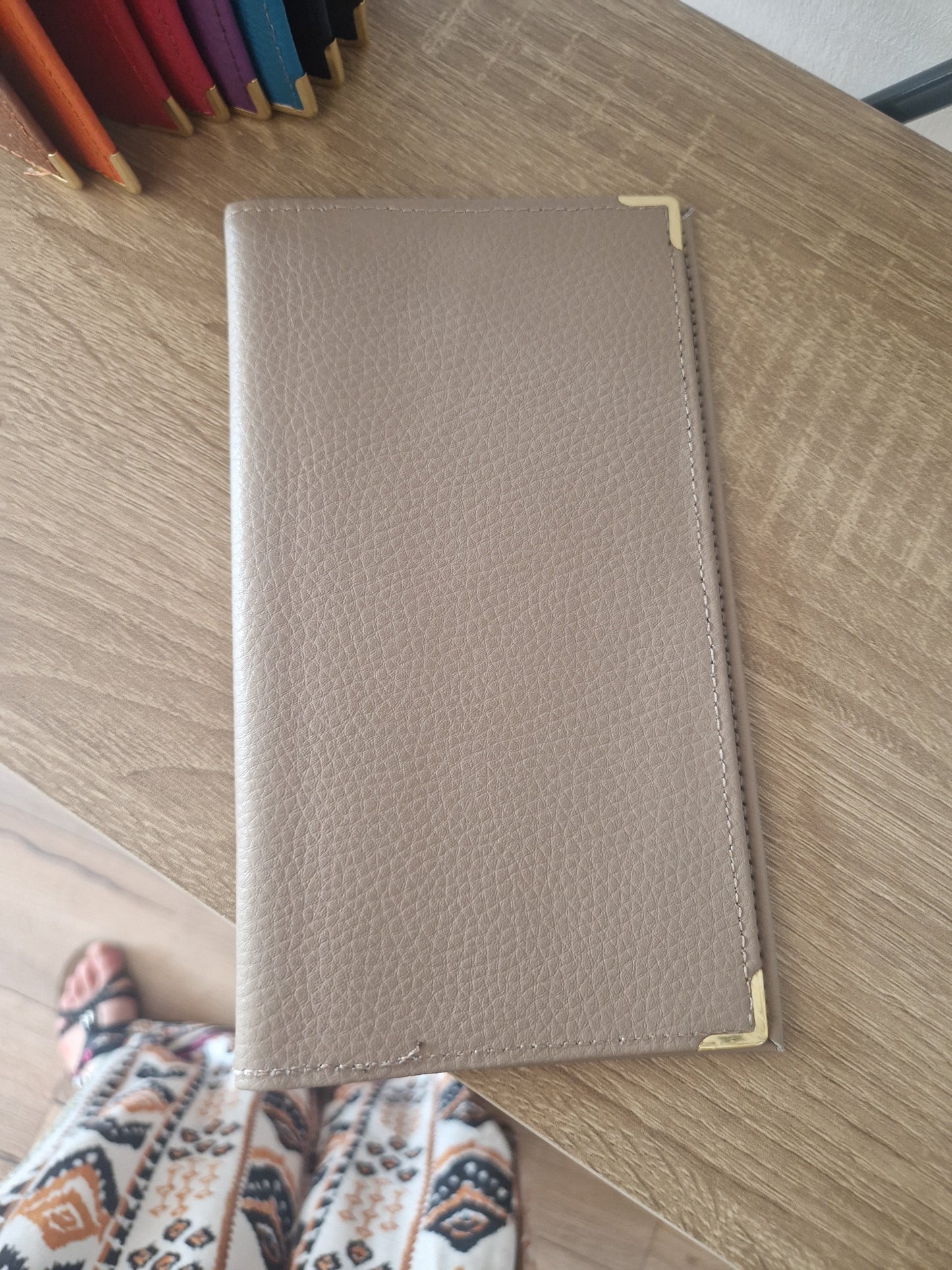 Medium checkbook holder