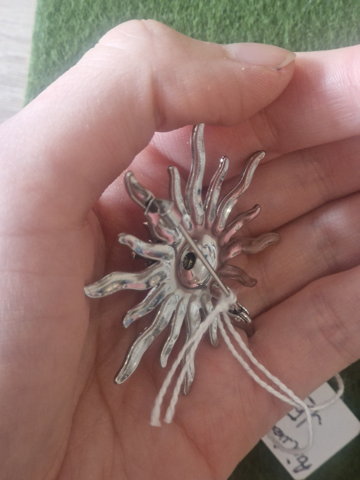 Broche soleil
