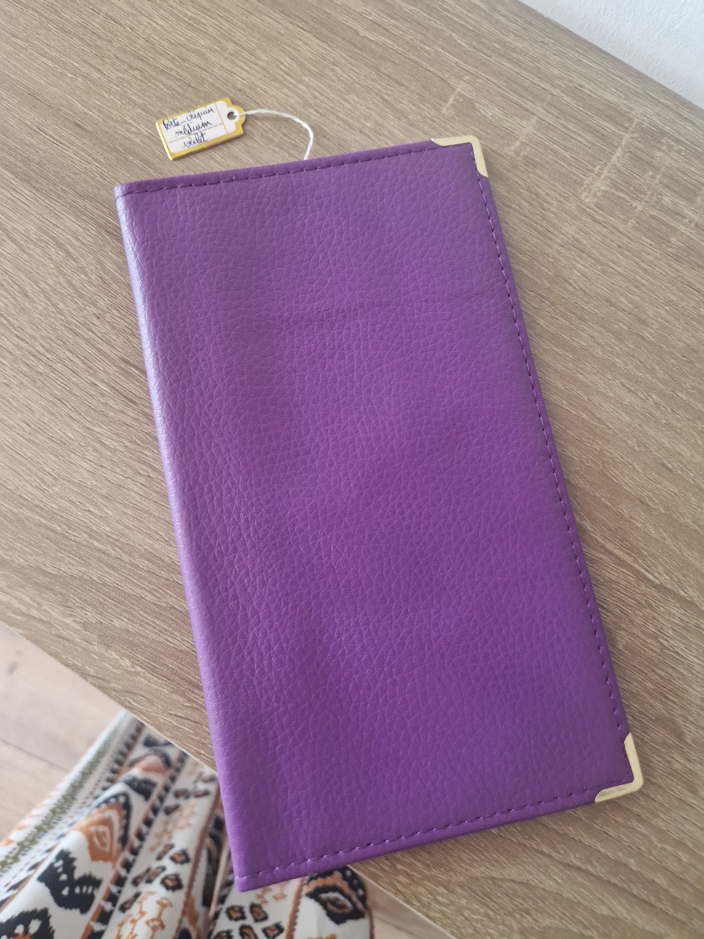 Medium checkbook holder