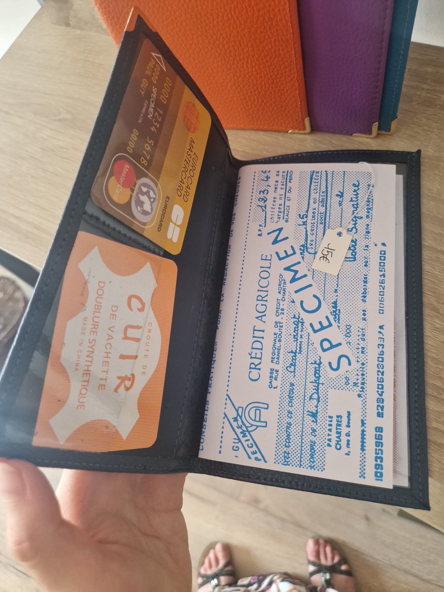 Medium checkbook holder