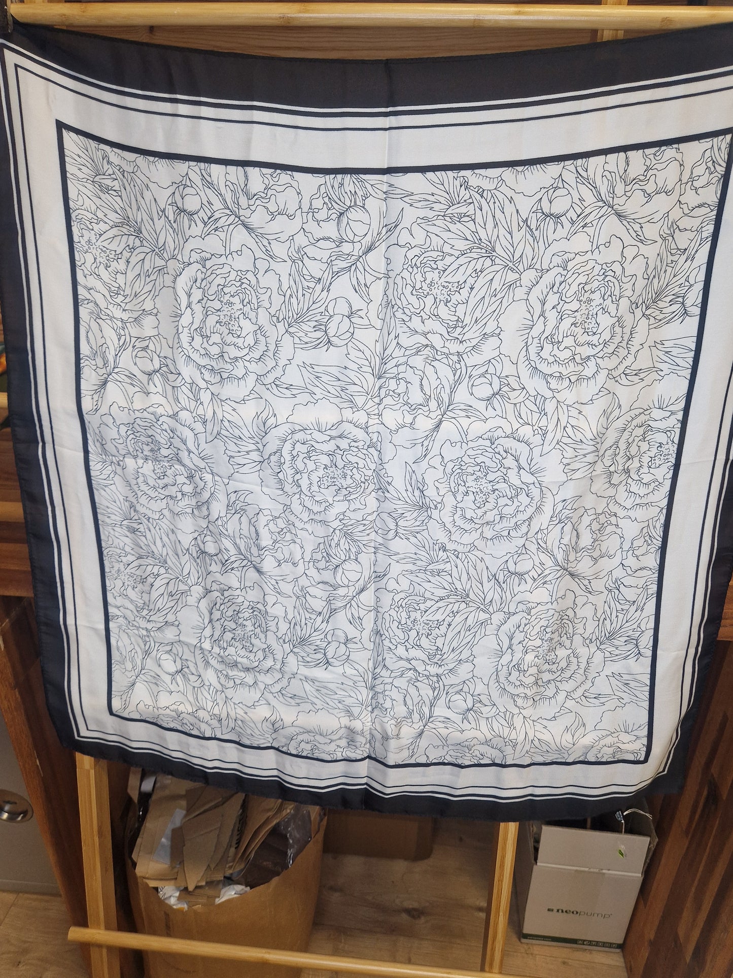 Square scarf