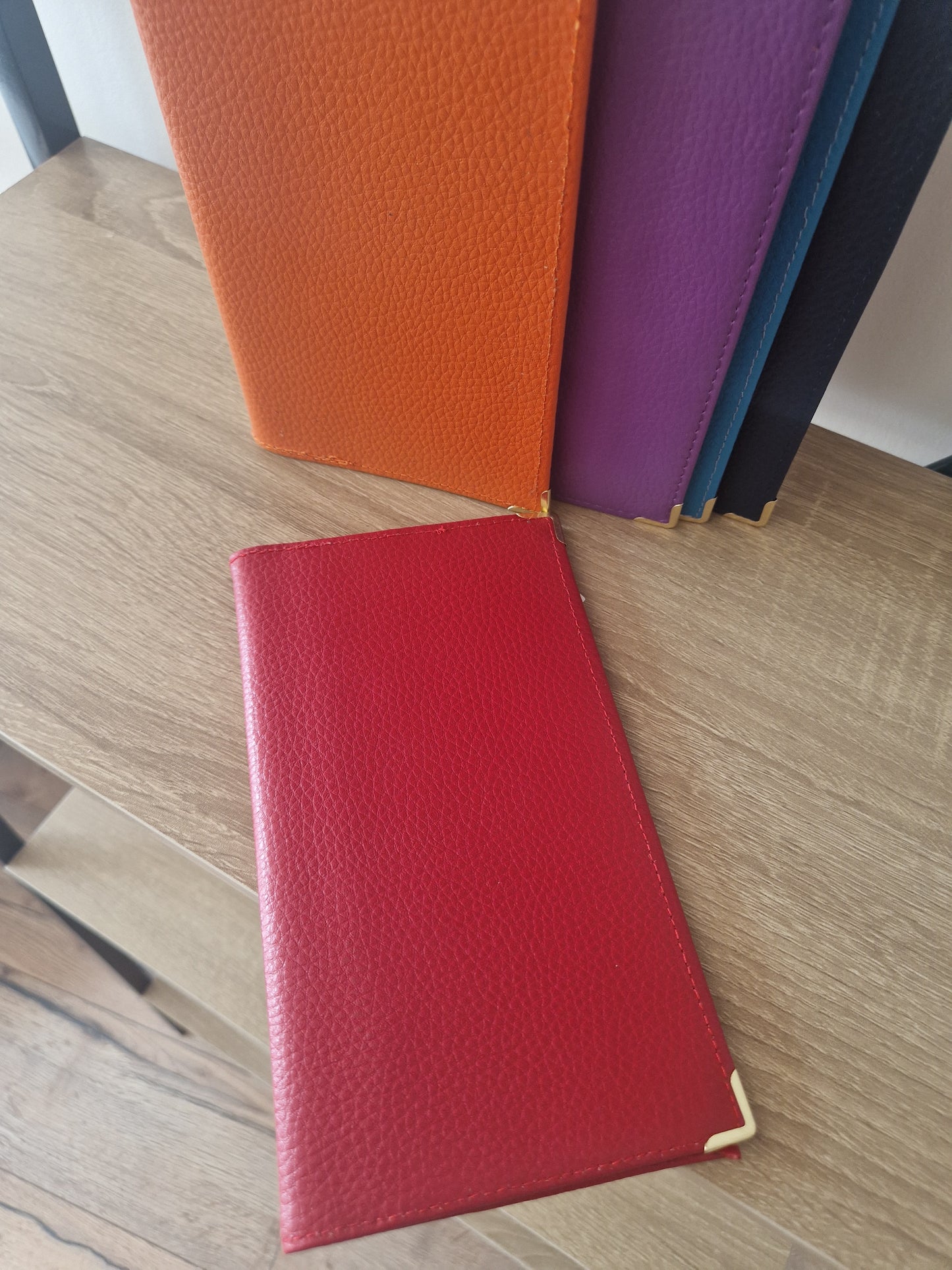 Medium checkbook holder