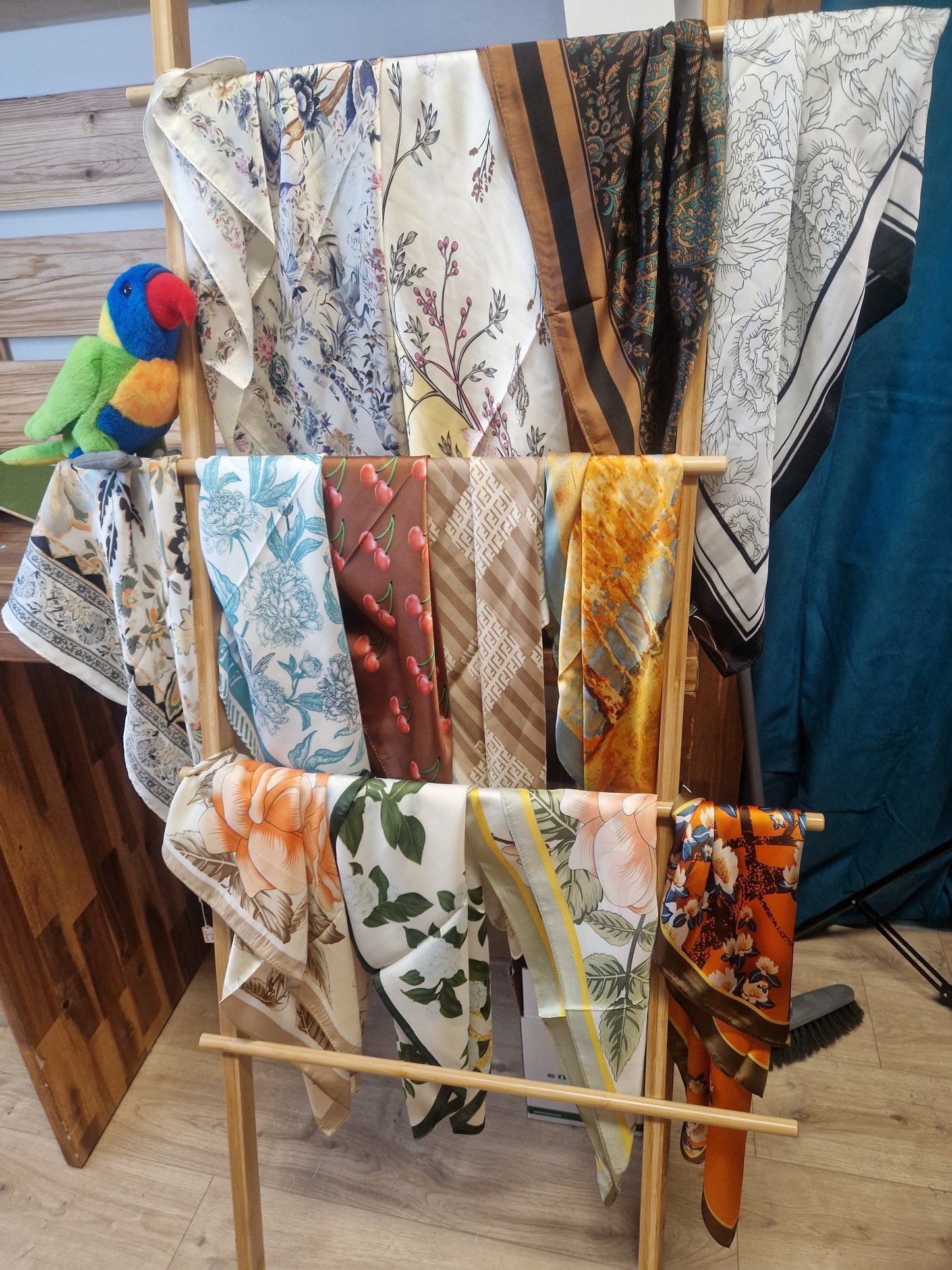 Square scarf