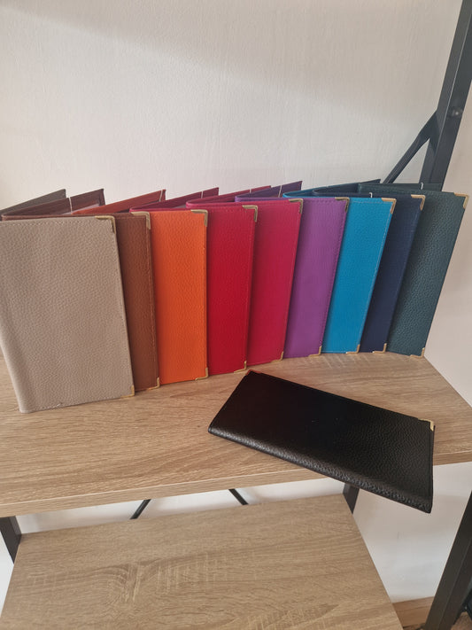 Medium checkbook holder