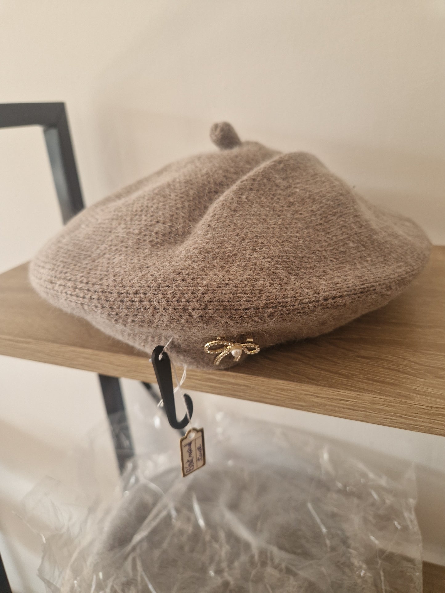 Knotted beret