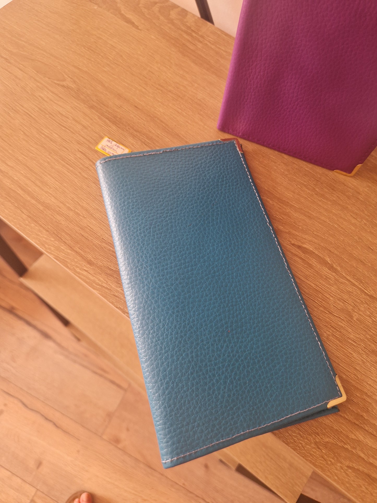 Medium checkbook holder