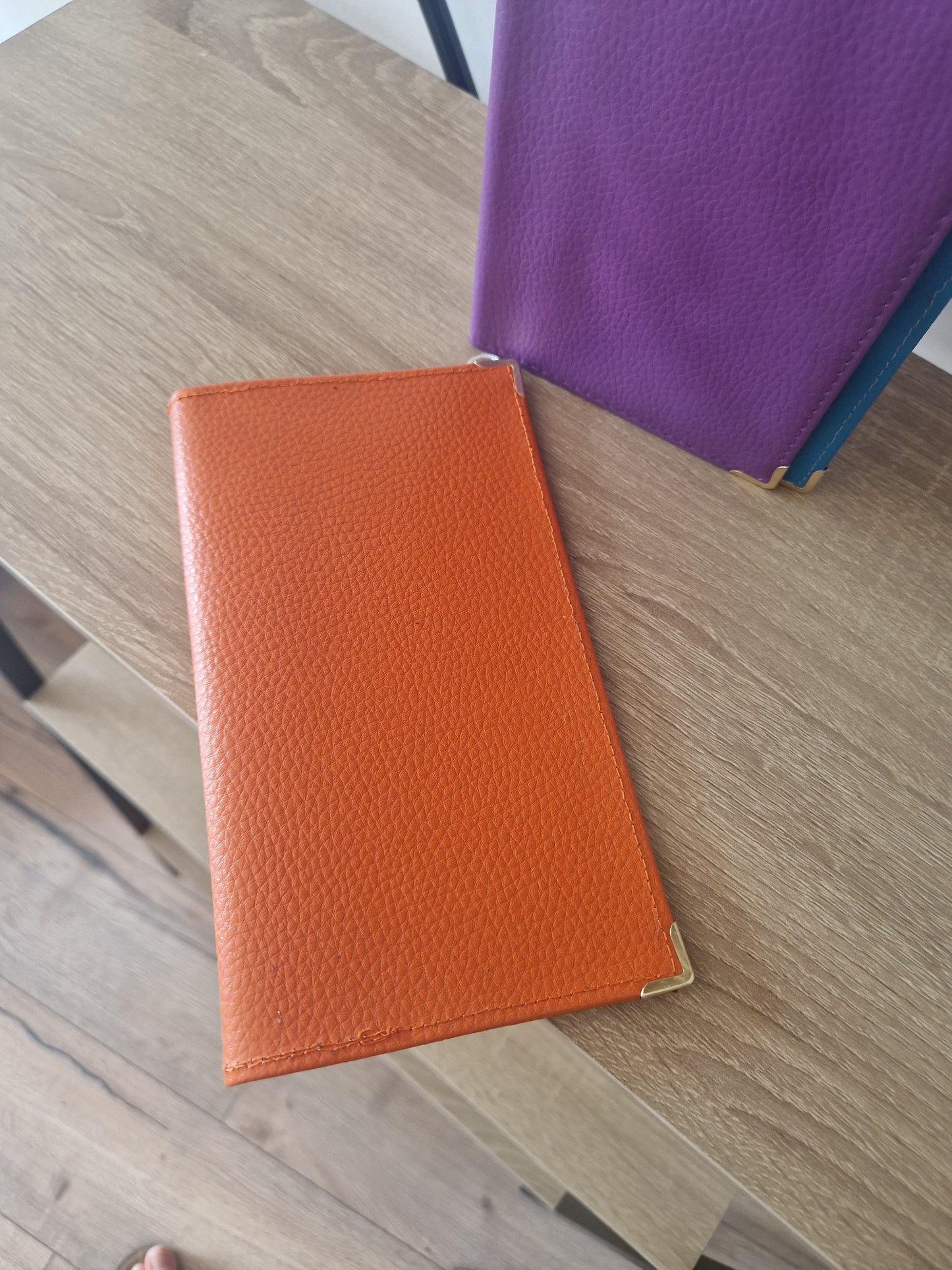 Medium checkbook holder